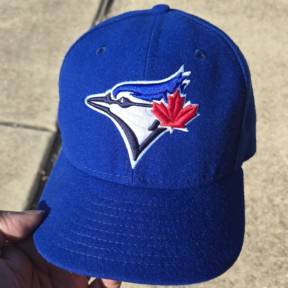 Blue Jay's Fitted Baseball Cap - Picture 1 of 10